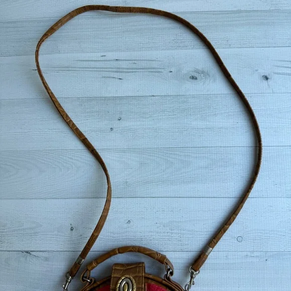 Vintage Jackson Red Faux Leather Handbag with Crossbody Strap - Picture 10 of 11